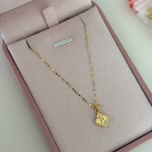 CADENA MINI CRISPETA 0.9MM 45CM + TRÉBOL DIAMANTADO ORO AMARILLO 18K 0,75GR (ND)