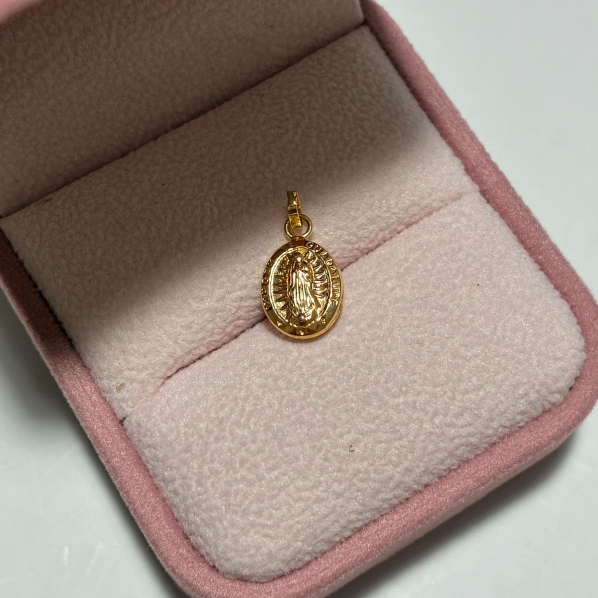 DIJE VIRGEN GUADALUPE DESTELLOS 1.5CM ORO AMARILLO COL 18K-0.41GR