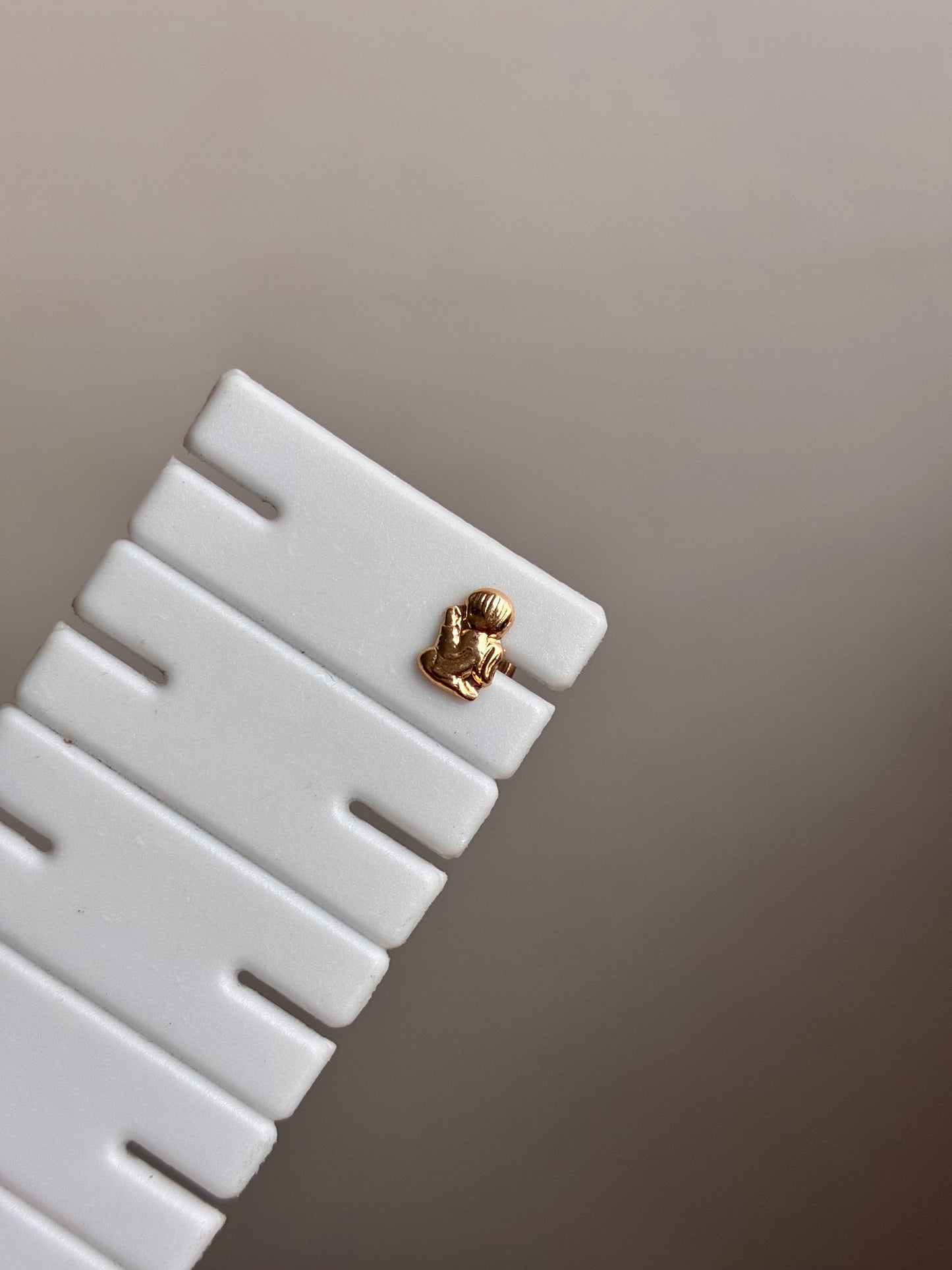 TOPO ANGEL DE LA GUARDA ORO AMARILLO 18K - 0,26GR *PIERCING*