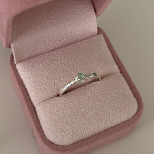 ANILLO SOLITARIO LISO + ESMERALDA NATURAL PLATA 925 TALLA 8.5