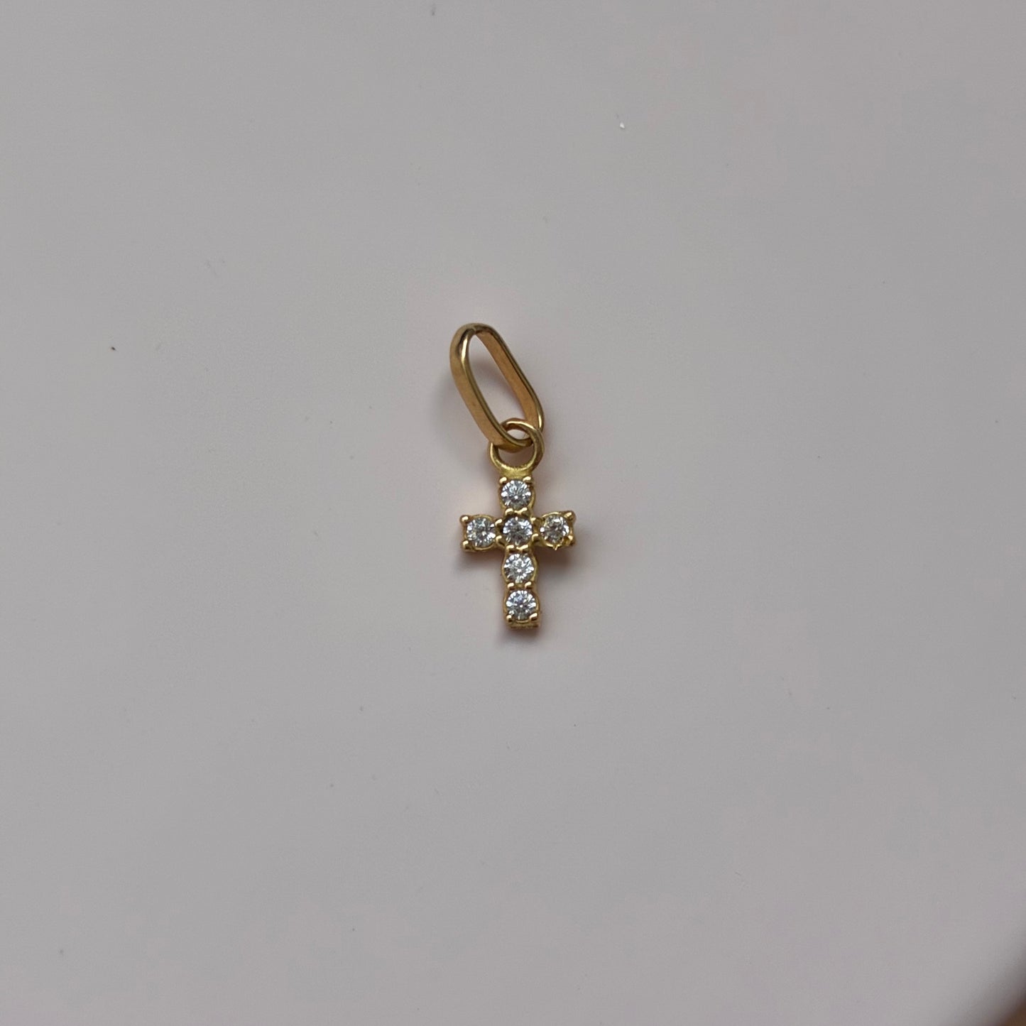 DIJE CRUZ PIEDRAS BLANCAS 0.9CM ORO AMARILLO 18K - 0,28GR