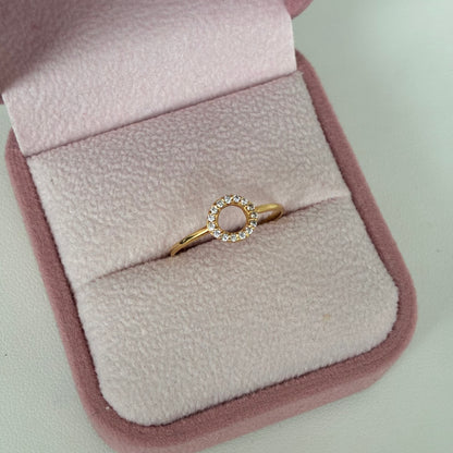 ANILLO CIRCULO CON PIEDRAS BLANCAS TALLA 6.5 ORO AMARILLO 18K - 0,83GR *PP