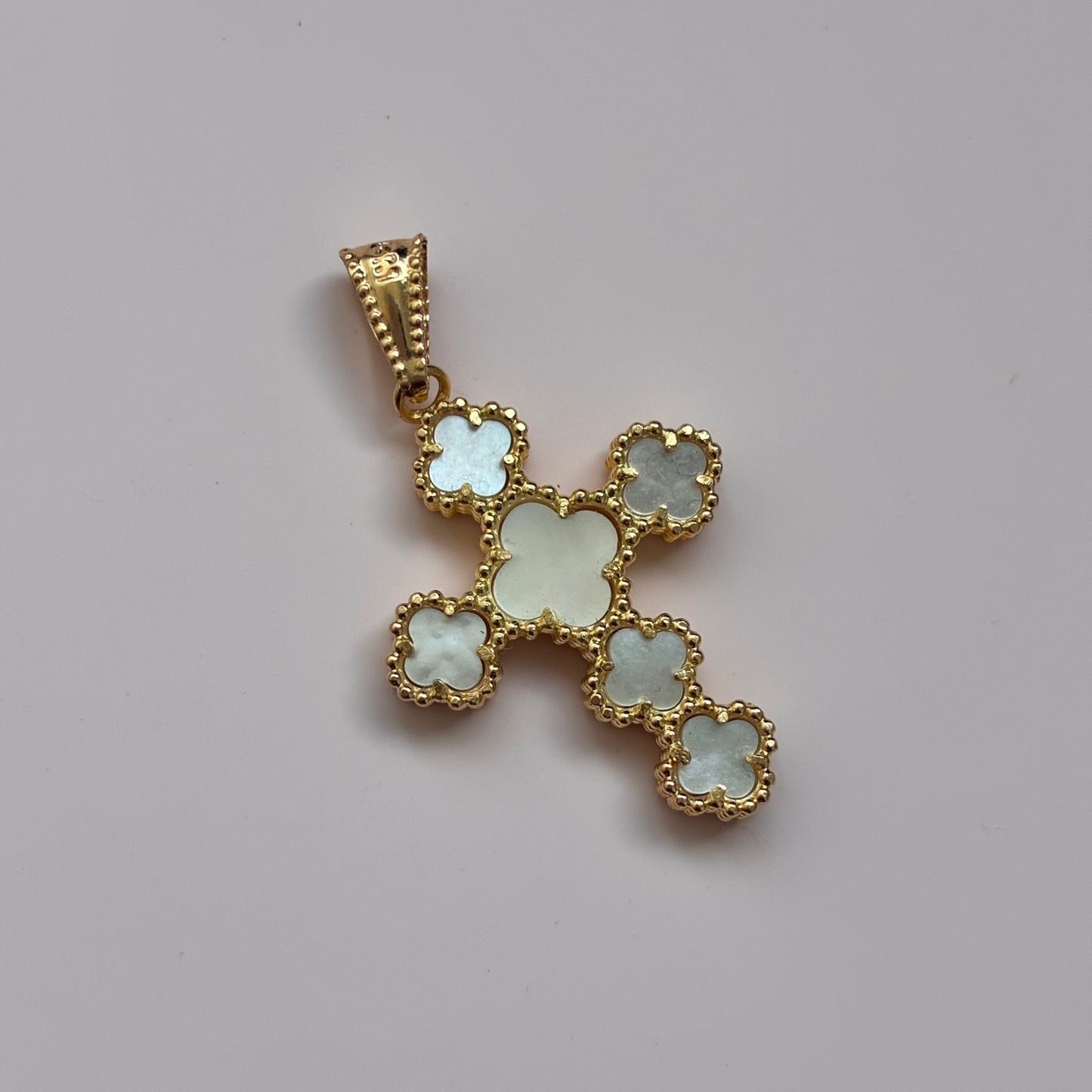 DIJE CRUZ TREBOLES BLANCOS 2.3CM ORO AMARILLO 18K - 2,49GR