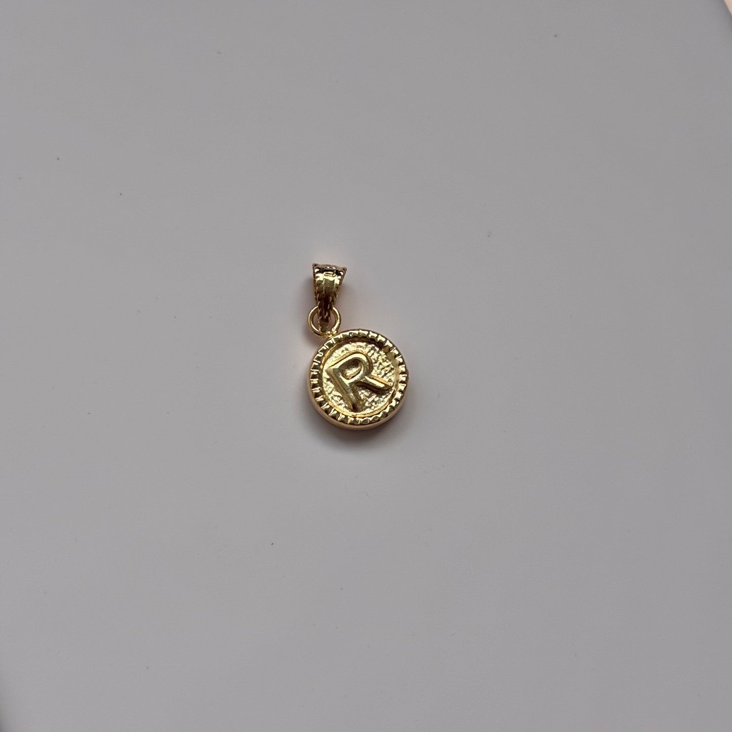DIJE LETRA R REDONDO BORDEADO 1,3CM ORO AMARILLO 18K - 0,44GR