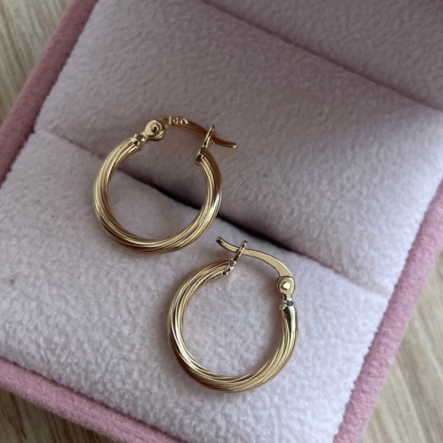 CANDONGAS CON RELIEVE 1.4CM ORO AMARILLO COL 18K - 0,97GR (N)