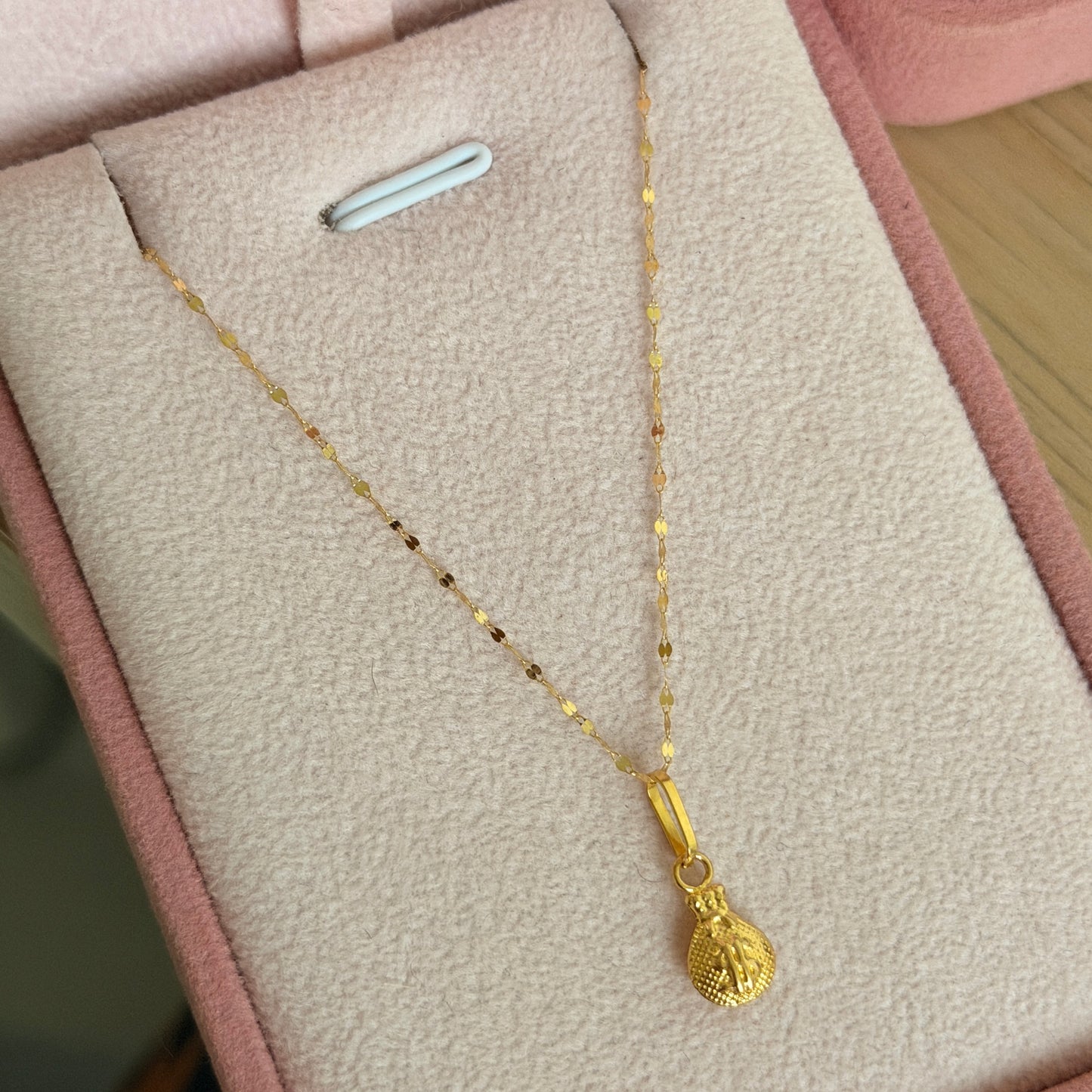 CADENA MINI CRISPETA 50CM + DIJE BOLSA DE DINERO DIAMANTADA 1.2CM ORO AMARILLO 18K