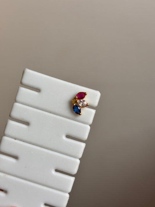 TOPO FLOR TRES PIEDRAS ORO AMARILLO 18K - 0,43GR *PIERCING*