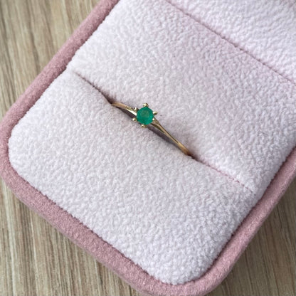 ANILLO SOLITARIO LISO 6 PUNTAS + ESMERALDA NATURAL 3.1MM ORO AMARILLO COL 18K TALLA 6.5  -0,83GR (NG)