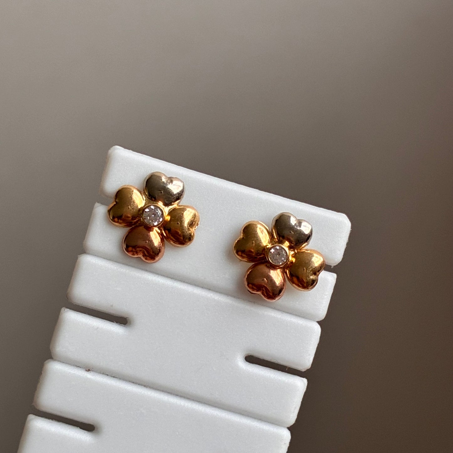 TOPOS TREBOL 4 HOJAS PIEDRA BLANCA TRES OROS 18K - 0,87GR