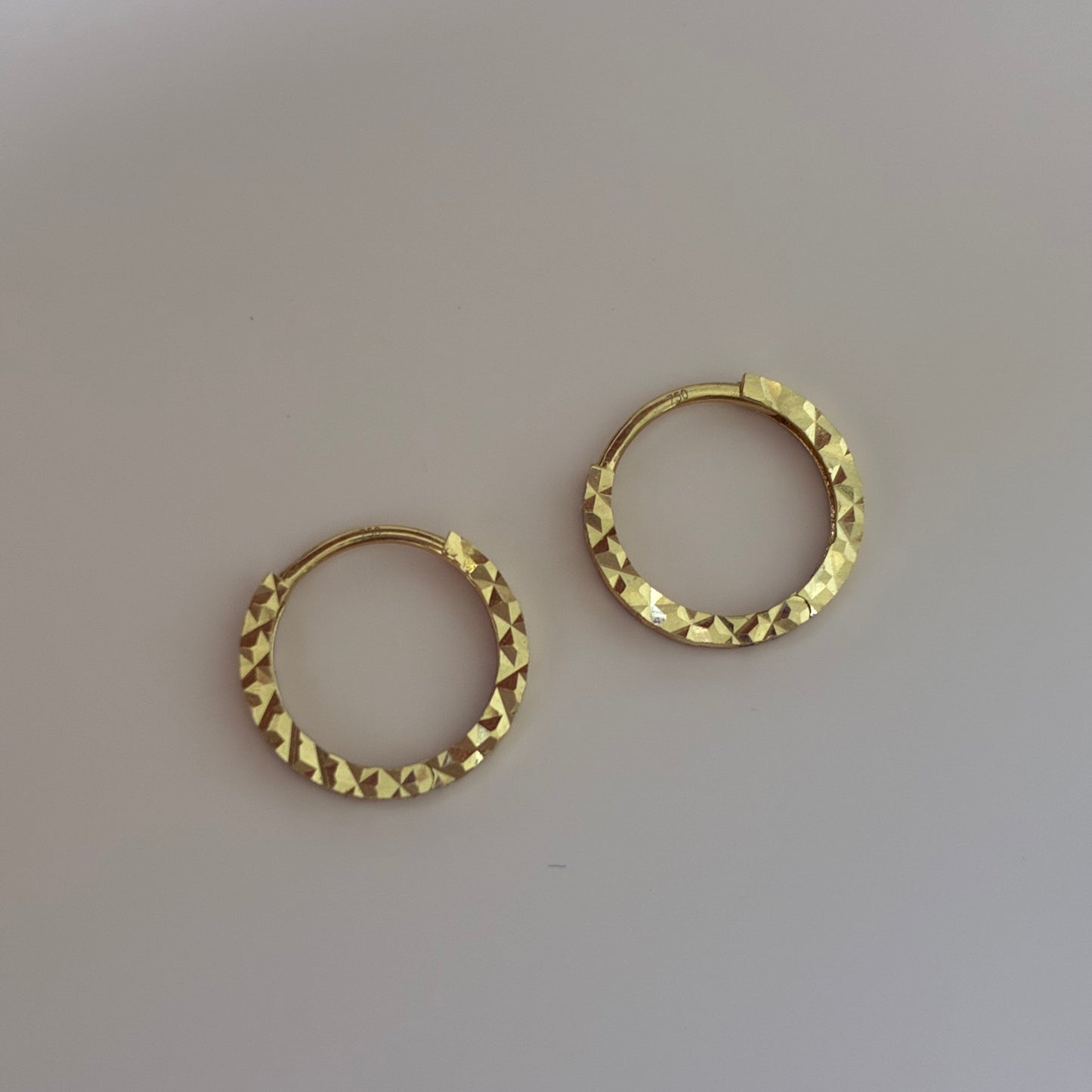 CANDONGAS CLIC DIAMANTADAS 0,8CM ORO AMARILLO ITALY 18K - 0,84GR