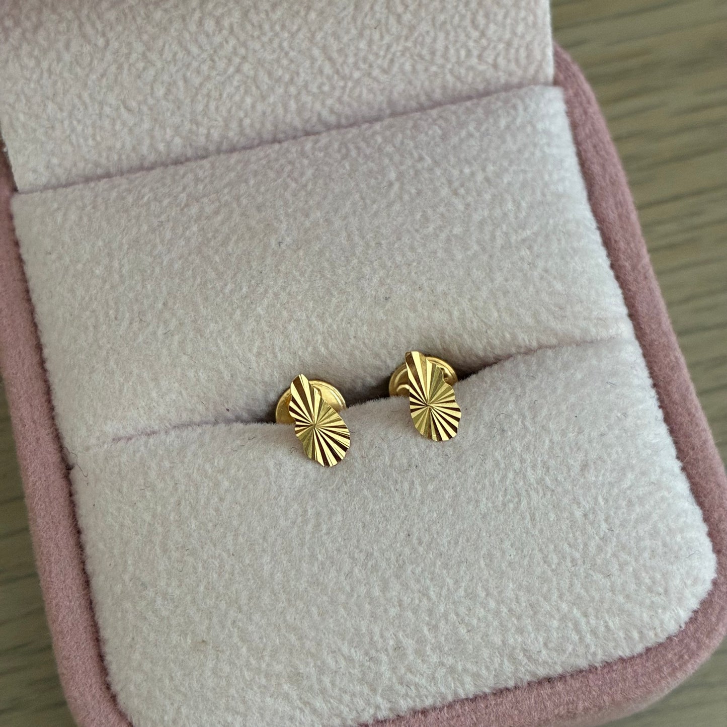 TOPOS ALA DIAMANTADA 7.1MM ORO AMARILLO COL 18K - 0,59GR (NB)