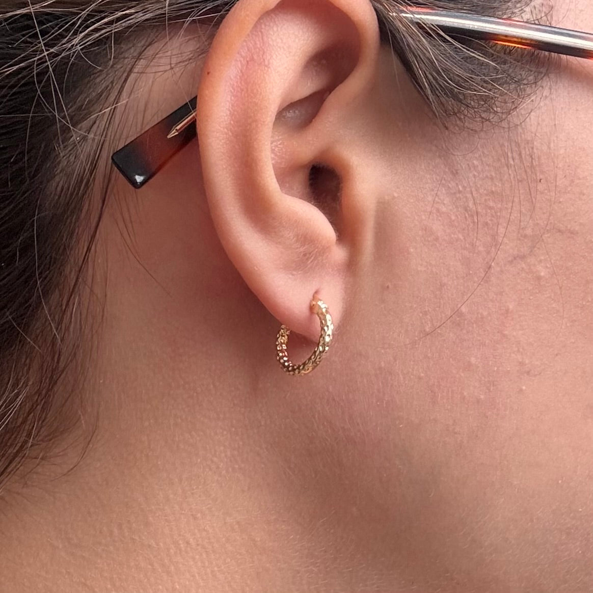 CANDONGAS BORDEADAS 1.0CM ORO AMARILLO 18K - 0,99GR