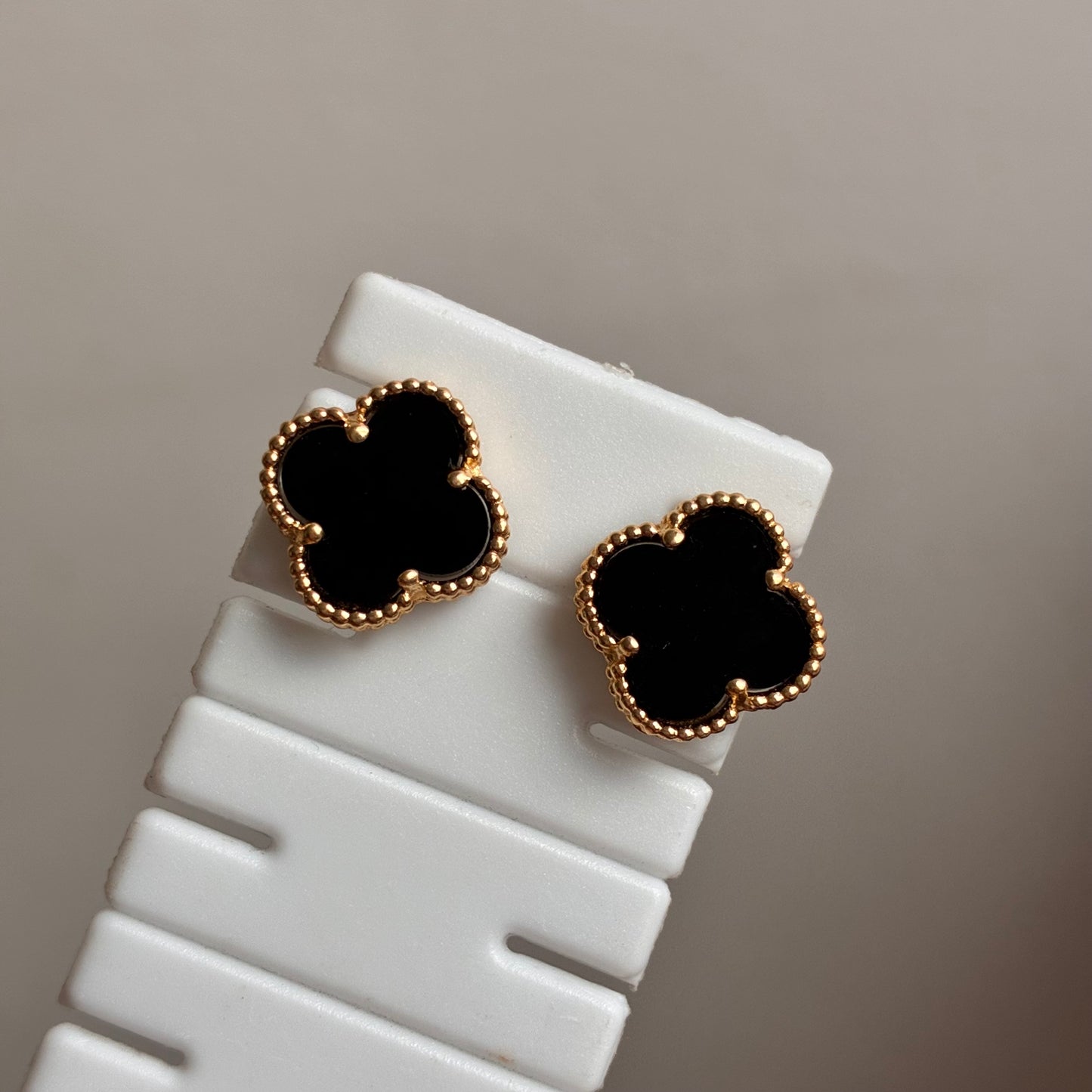 TOPOS TREBOL PIEDRA NEGRA 12MM ORO AMARILLO 18K - 2,85GR