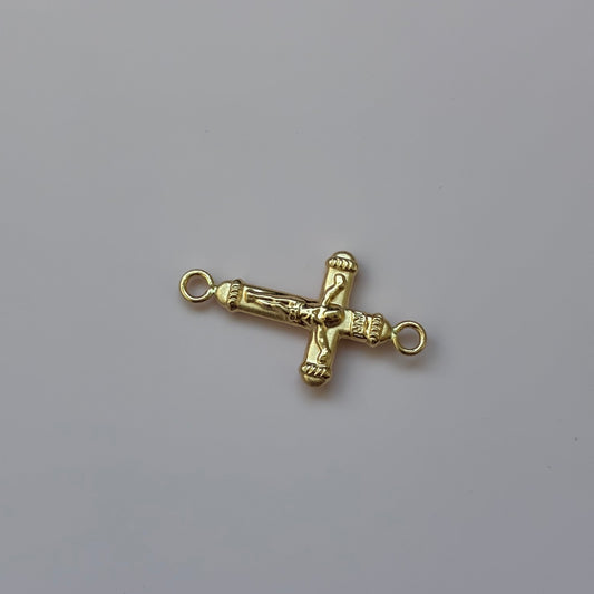 DIJE PARA PULSERA CRUZ CON CRISTO BORDADO. 1.8CM ORO AMARILLO 18K - 0,63GR