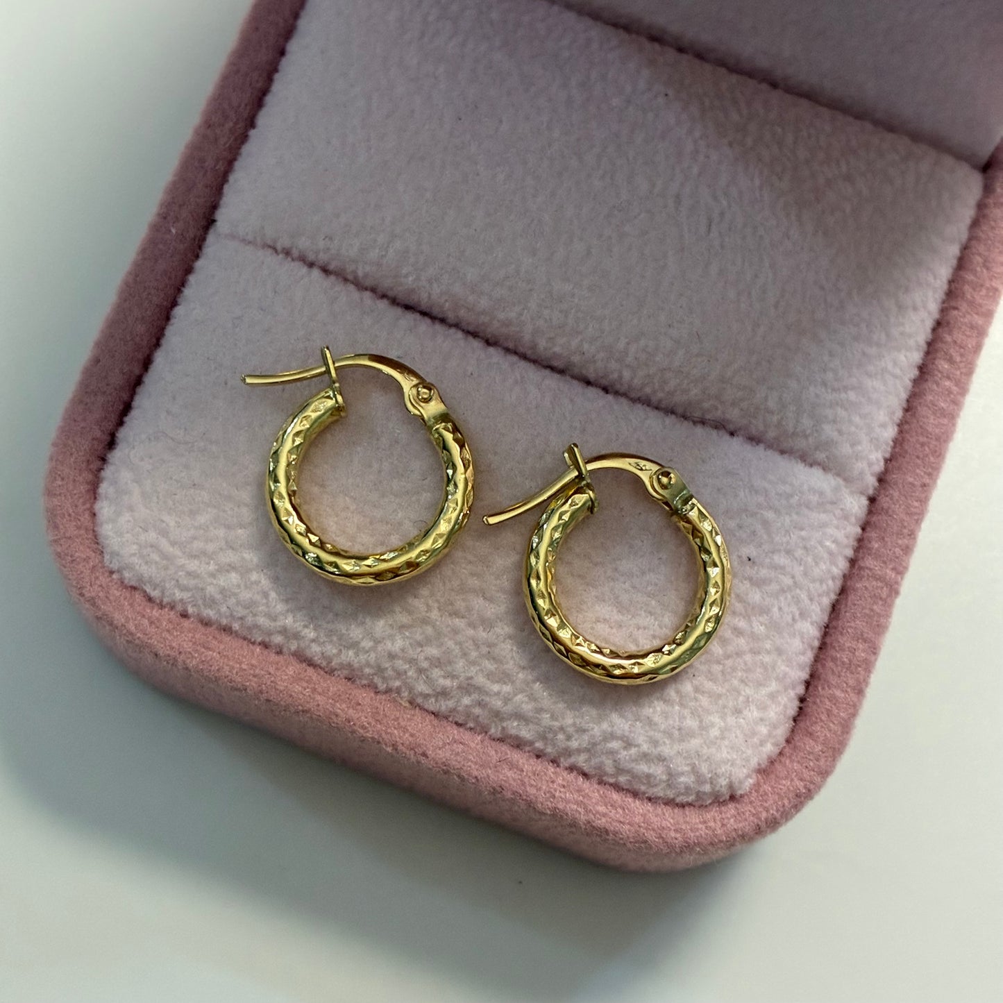 CANDONGAS LISAS Y PUNTEADAS 0.9CM ORO AMARILLO ITALY 18K - 0,87GR (IA)