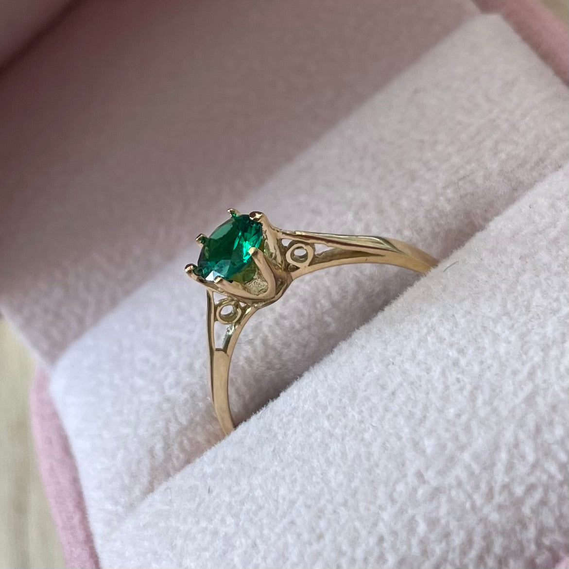 ANILLO SOLITARIO PIEDRA VERDE 6 PUNTOS ORO AMARILLO COL 18K TALLA 7 - 1.72GR (N)