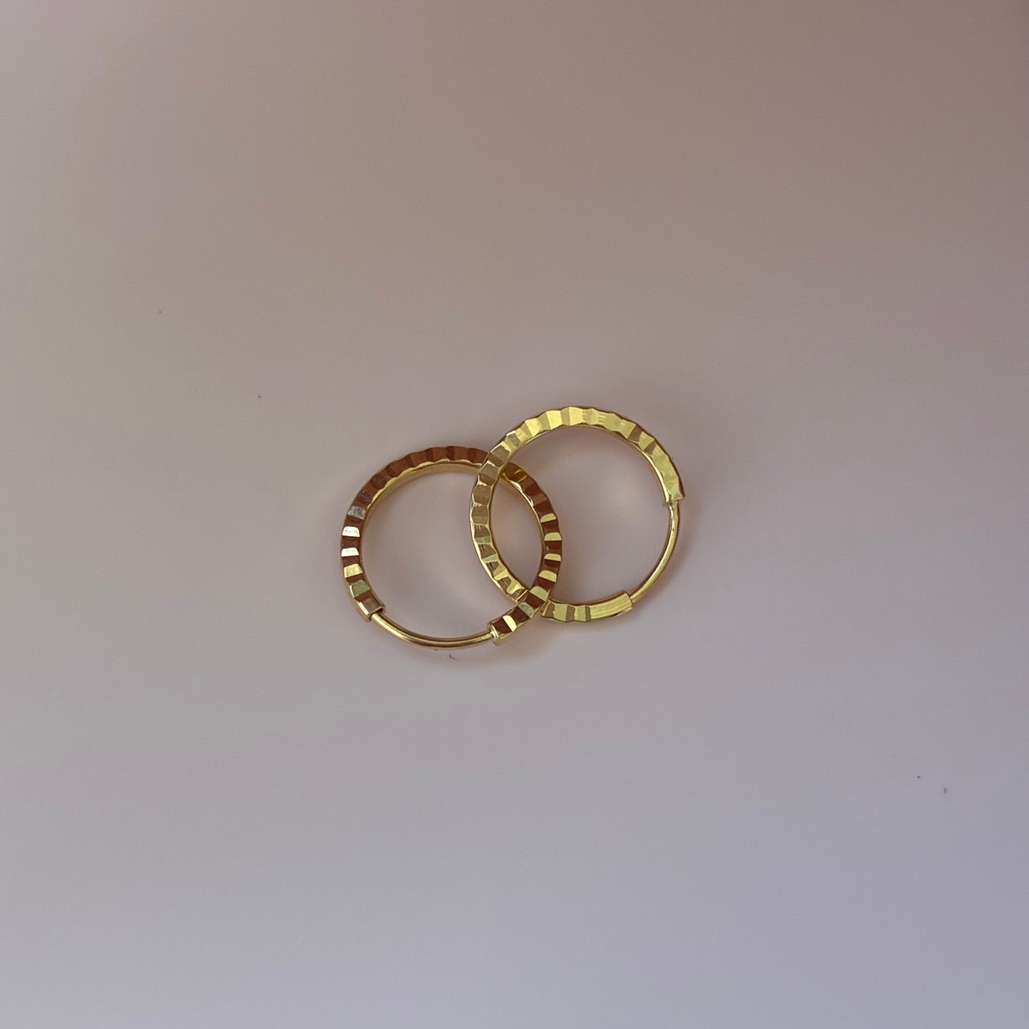 CANDONGAS IMPERDIBLES DIAMANTADAS 1.0CM ORO AMARILLO 18K - 0,52GR