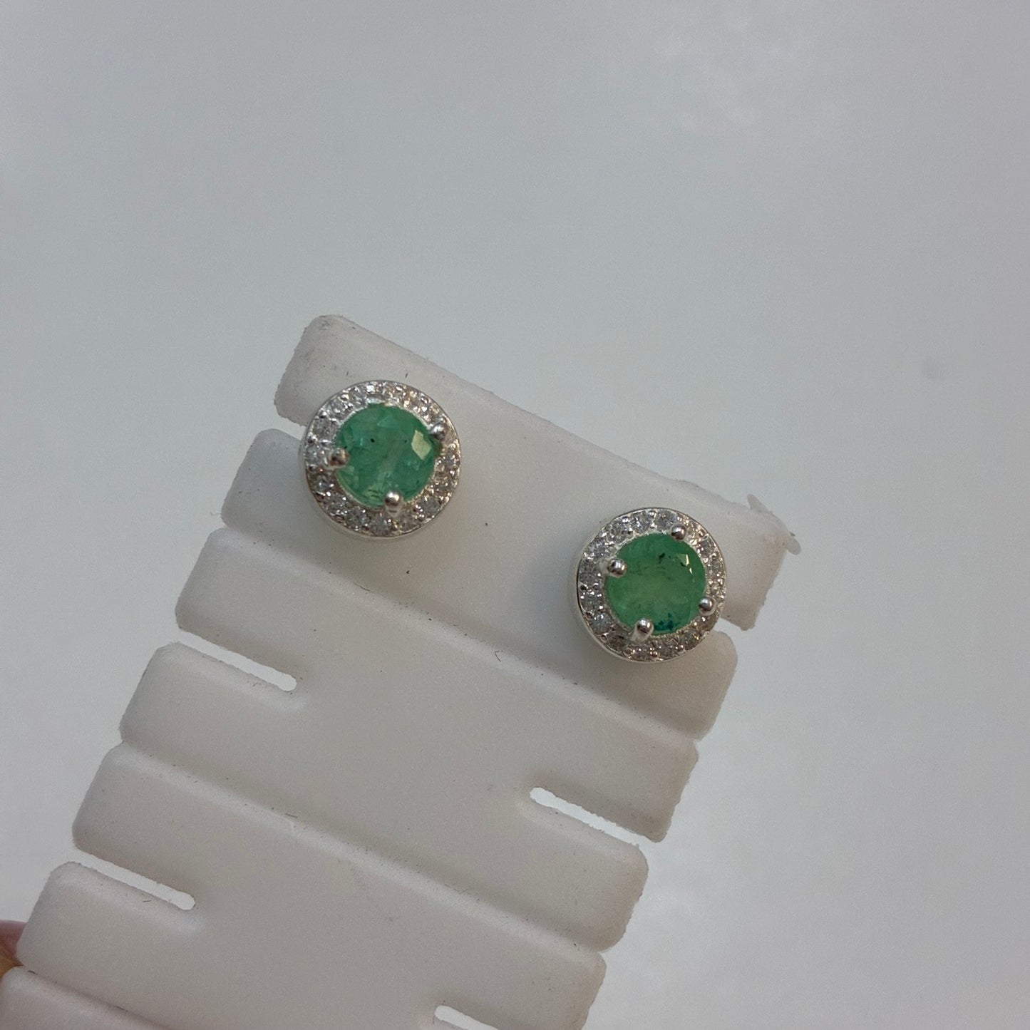 TOPOS CIRCULO CRYSTAL PIEDRAS BLANCAS + ESMERALDA NATURAL PLATA 925