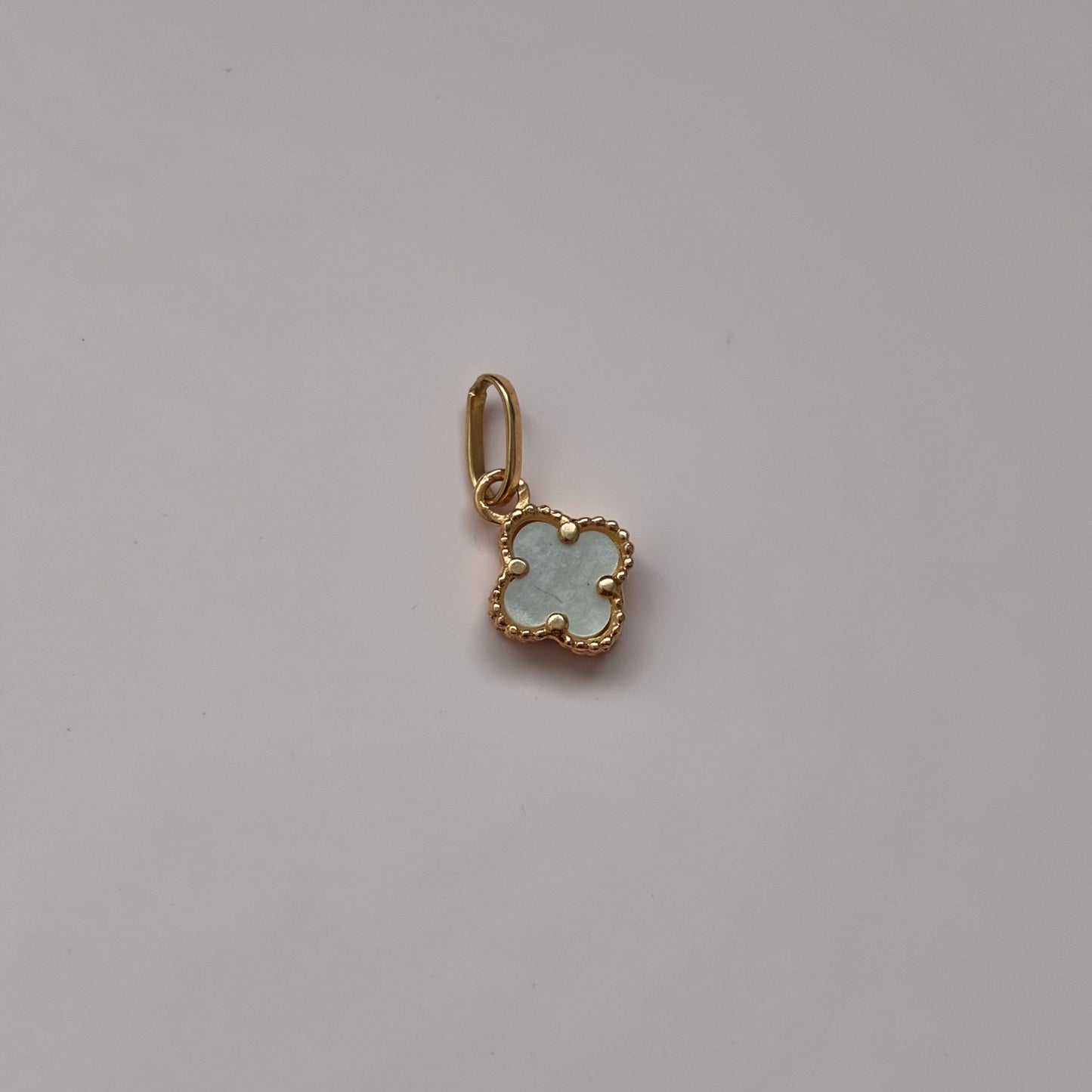 DIJE TREBOL PIEDRA BLANCA 0.8CM ORO AMARILLO 18K - 0,49GR