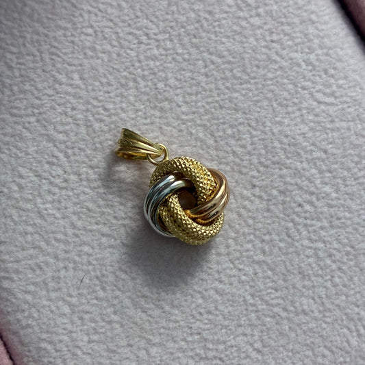 DIJE NUDO TIPO FLOR BORDADO 1.8CM TRES OROS ITALY ESP 18K - 0,95GR (IM)