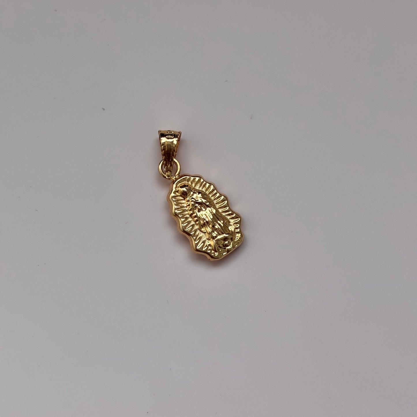 DIJE VIRGEN DE GUADALUPE SILUETA 1.4CM ORO AMARILLO 18K - 0,45GR