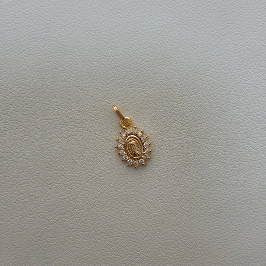 DIJE VIRGEN DE GUADALUPE CON PIEDRAS BLANCAS 1.2CM ORO AMARILLO 18K - 0.38GR