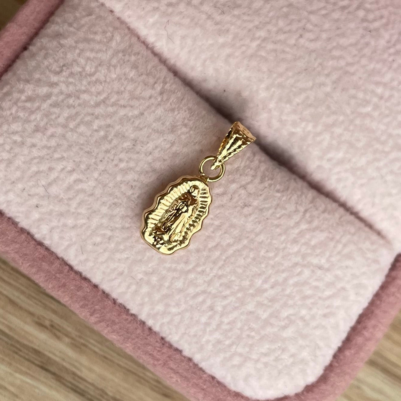 DIJE VIRGEN DE GUADALUPE SILUETA 1.5CM ORO AMARILLO COL 18K - 0,30GR (NG)
