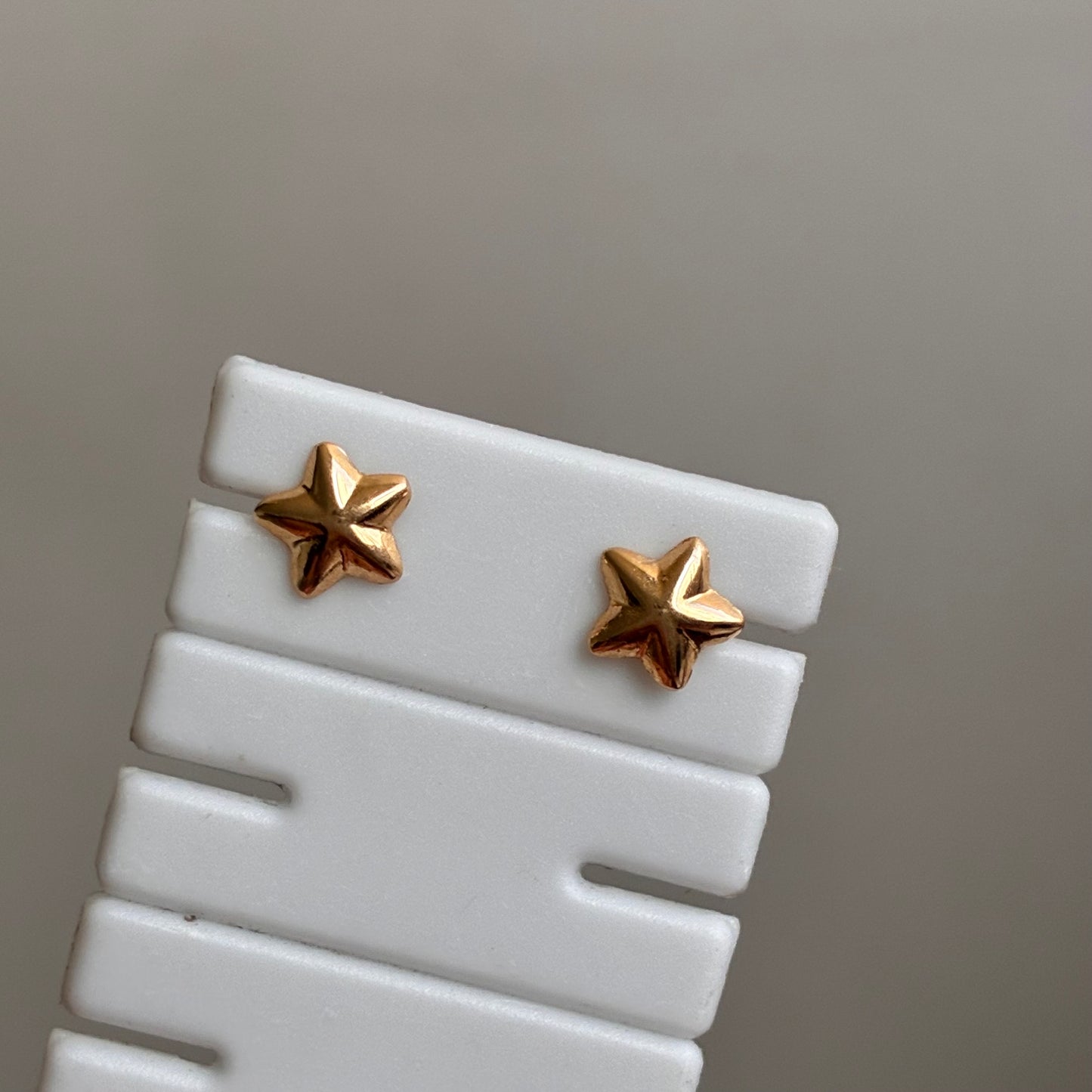 TOPOS ESTRELLA DE MAR 6MM ORO AMARILLO 18K - 0,52GR