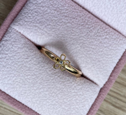 ANILLO CON FLOR PUNTEADA Y PIEDRA BLANCA 6MM ORO AMARILLO COL 18K TALLA 7.5 - 0,88GR (NG)