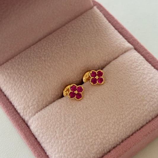 TOPOS TREBOL PIEDRA FUCSIA 6MM ORO AMARILLO 18K - 0,82GR
