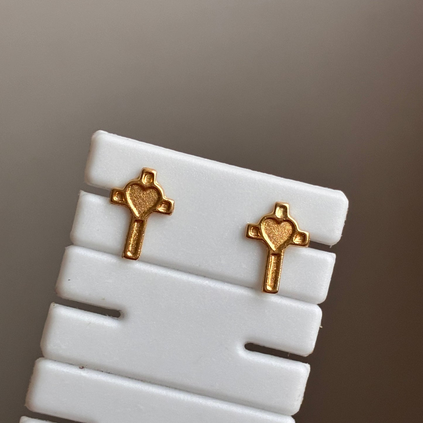 TOPOS CRUZ LISA CON CORAZON ORO AMARILLO 18K - 0,6GR