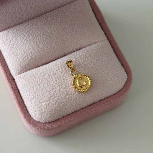 DIJE LETRA C BORDEADA 1.4CM ORO AMARILLO COL 18K -  0,39GR (NB)