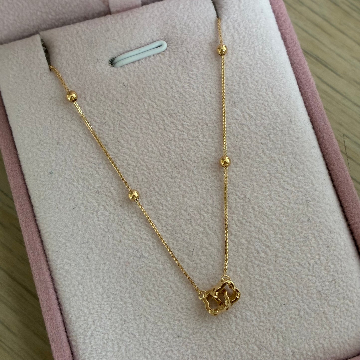 CADENA MINI FRANCO + TREBOLES ABRAZADOS Y BOLAS LISAS ORO AMARILLO ITALY ESP 18K 42CM A 45CM - 1,12GR (IM)