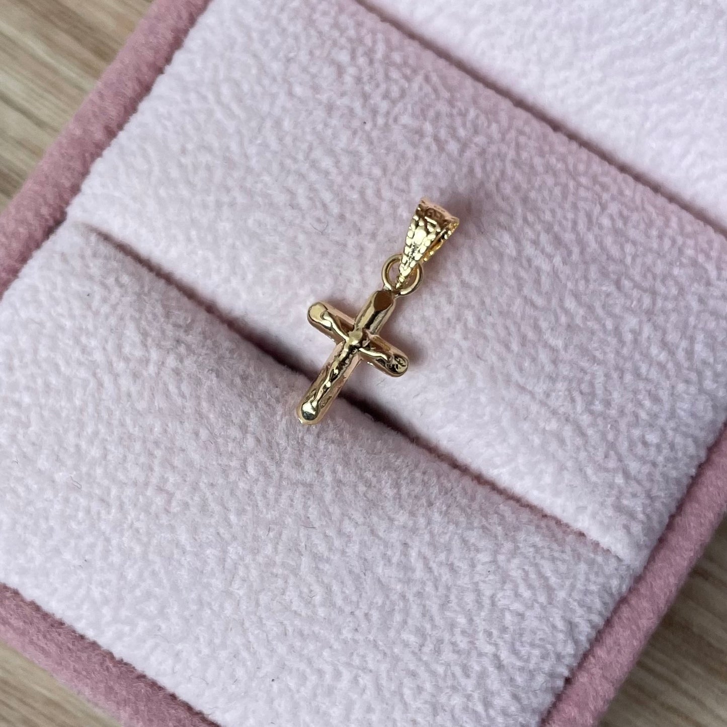 DIJE CRUZ LISA CON CRISTO  1.5CM ORO AMARILLO COL 18K - 0,24GR (NG)