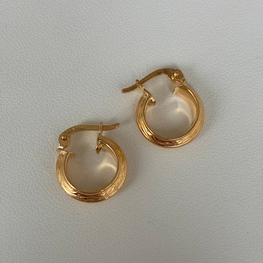 CANDONGAS CURVAS CON RELIEVE 0,8CM ORO AMARILLO 18K - 1,65GR *PP*