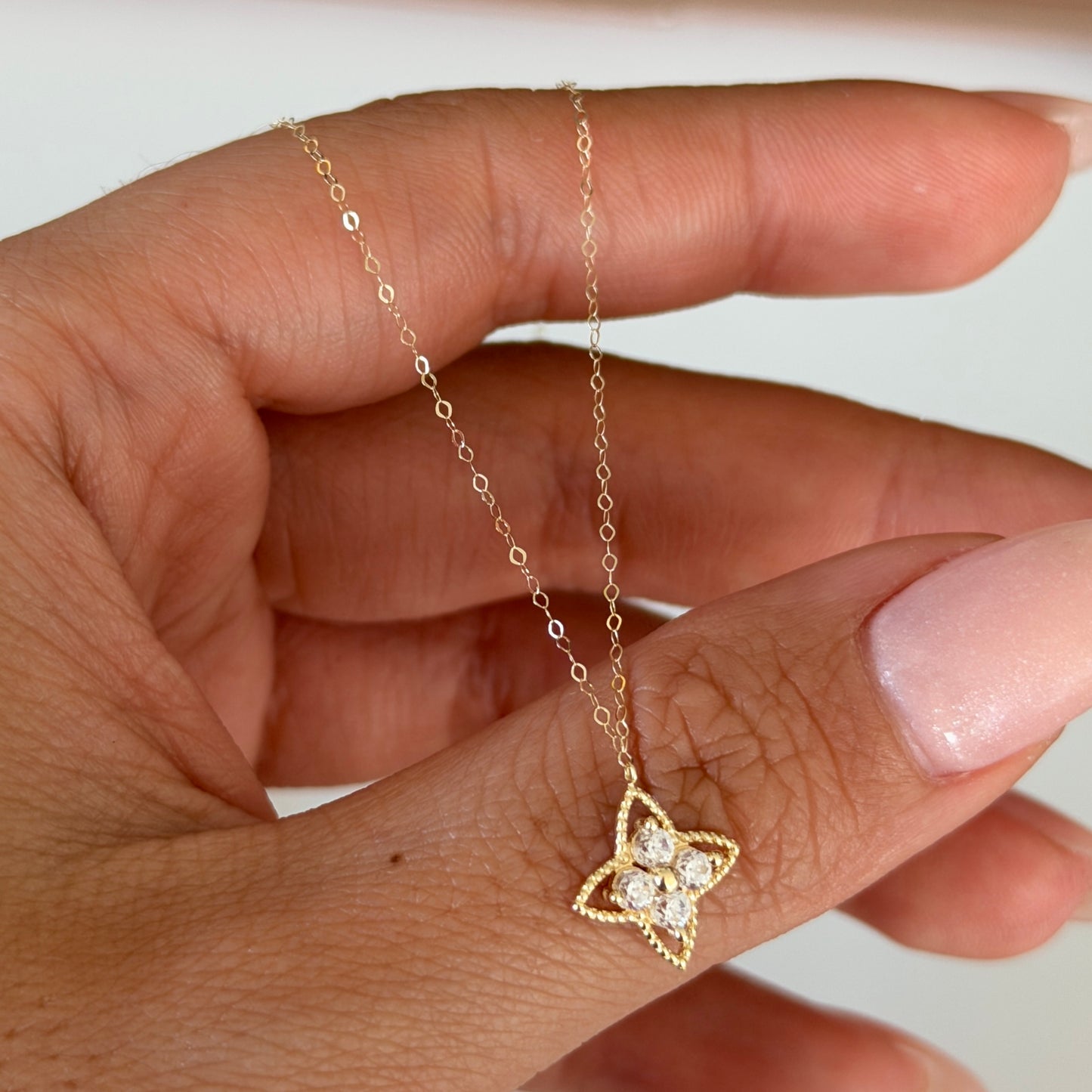 CADENA MINI ROLON + DIJE FLOR PIEDRAS BLANCAS ORO AMARILLO ITALY ESP 18K  40CM - 0,72GR (IA)