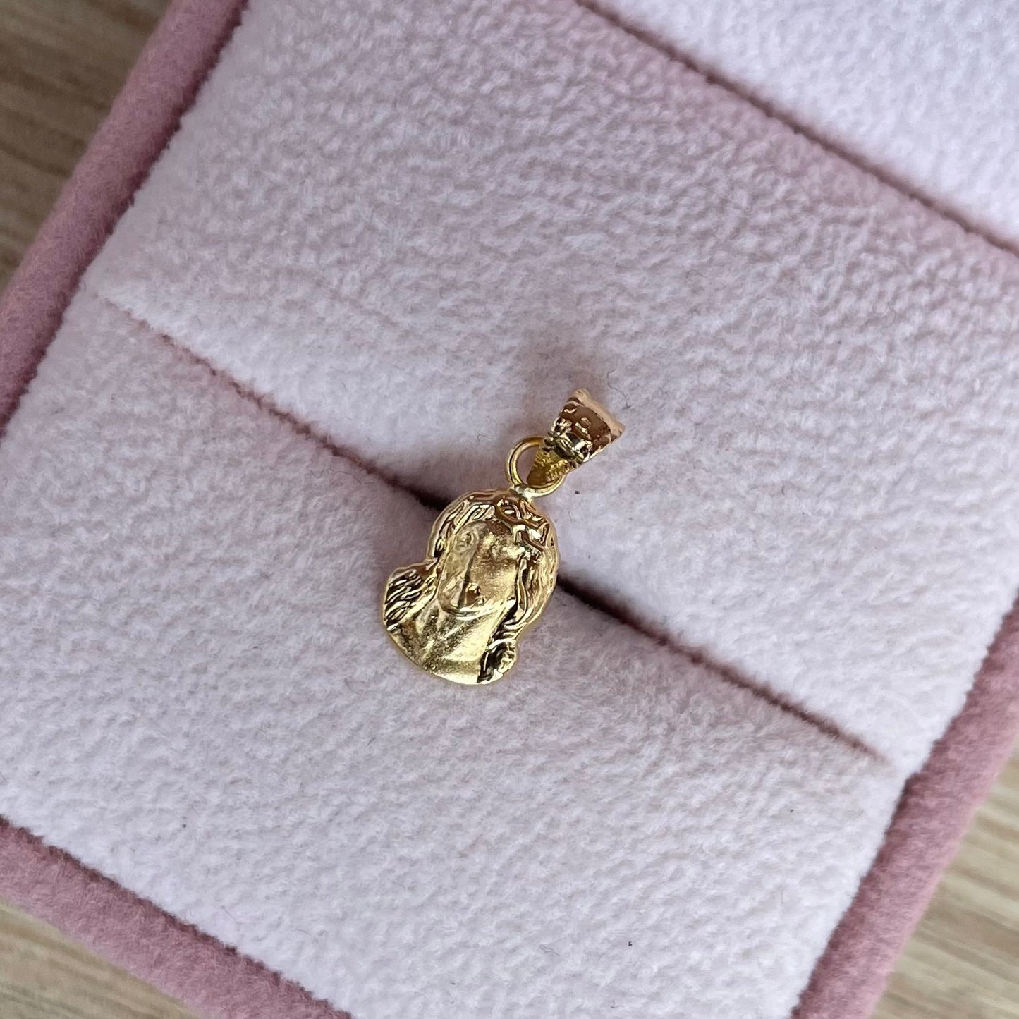 DIJE ROSTRO DE CRISTO LISA 1,5CM ORO AMARILLO COL 18K - 0,37GR (NG)