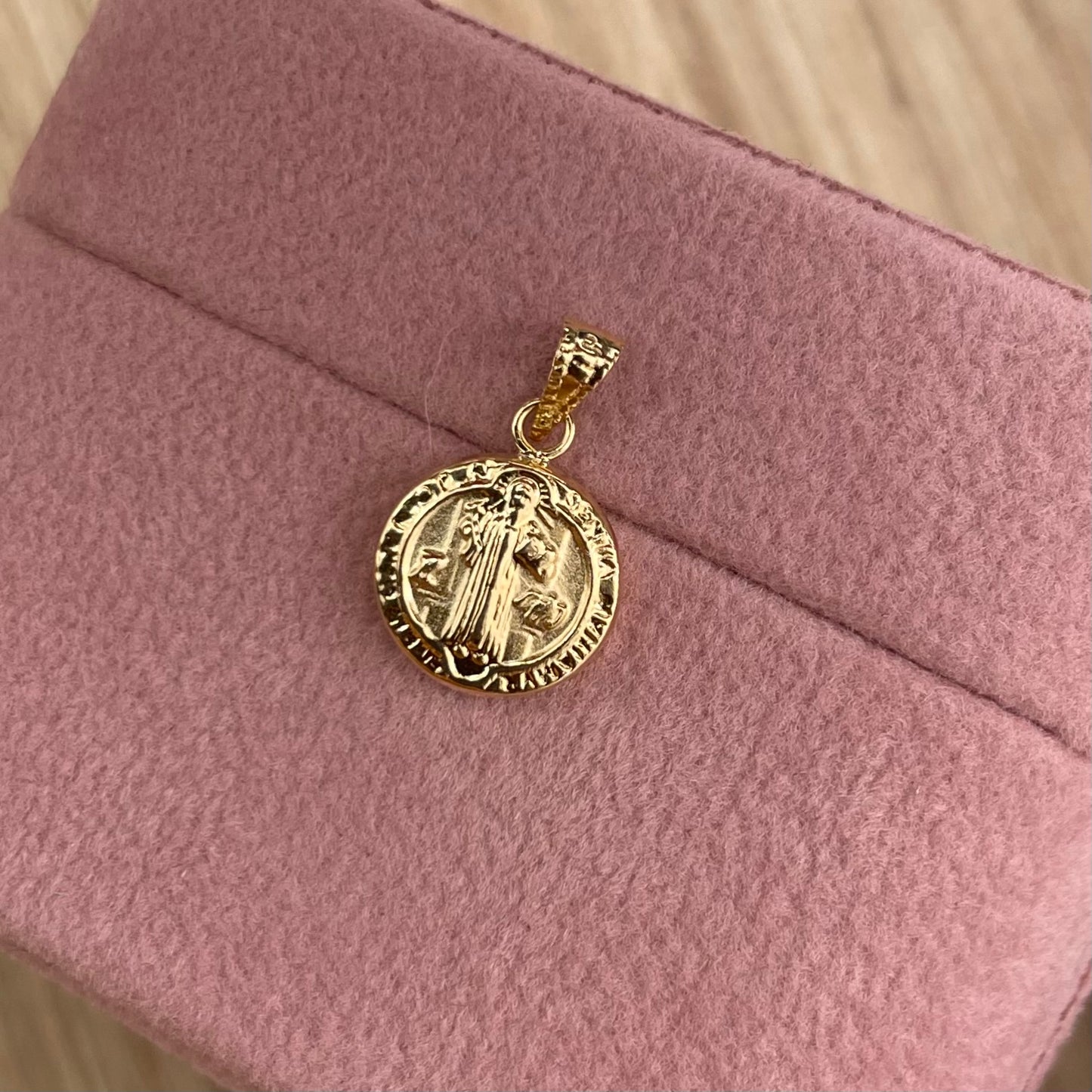 DIJE SAN BENITO MEDALLA 1,6CM ORO AMARILLO COL 18K - 0,58GR (NG)