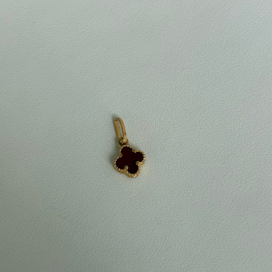 DIJE TREBOL PIEDRA ROJA 1.5CM ORO AMARILLO 18K - 0,58GR *PP*