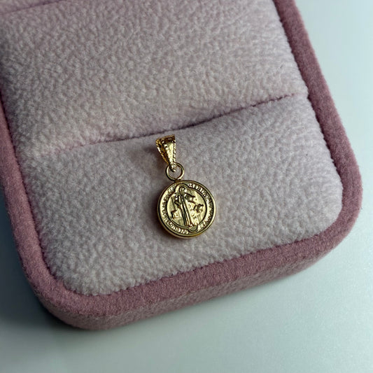 DIJE SAN BENITO LISO 1.5CM ORO AMARILLO COL 18K - 0,41GR (NH)