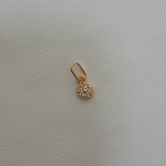 DIJE FLOR PIEDRAS BLANCAS 1CM ORO AMARILLO 18K - 0.23GR