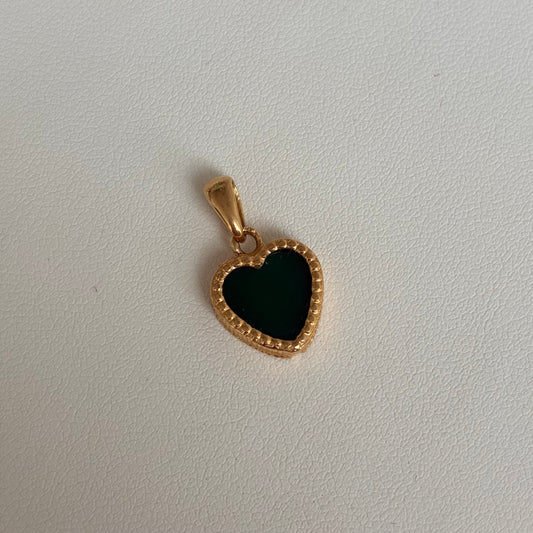 DIJE CORAZON BORDEADO PIEDRA VERDE 1.8CM ORO AMARILLO 18K - 1,51GR *PP*