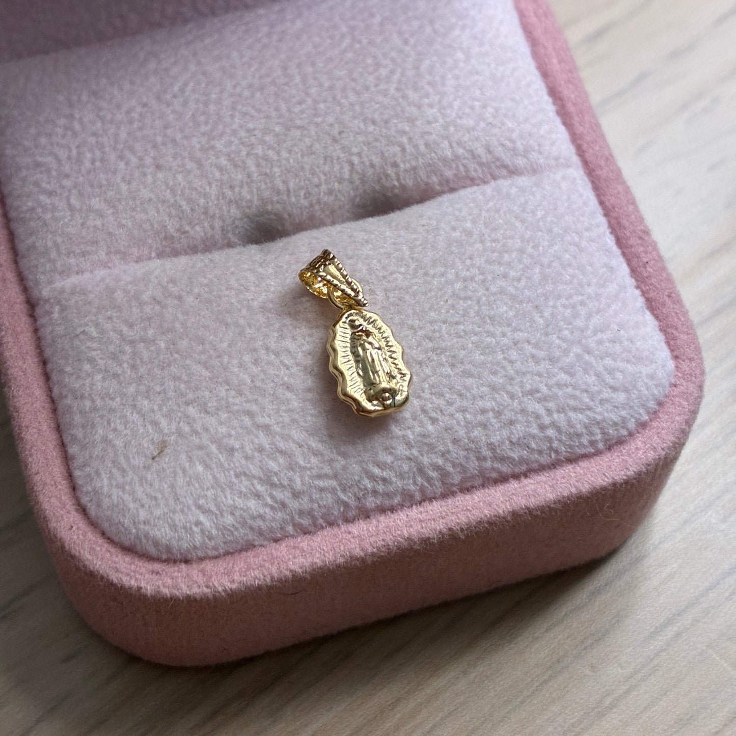 DIJE VIRGEN DE GUADALUPE SILUETA 1,4CM ORO AMARILLO COL 18K - 0,31GR