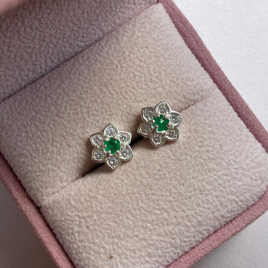 TOPOS FLOR PIEDRAS BLANCAS 5 UÑAS + ESMERALDA NATURAL PLATA 925