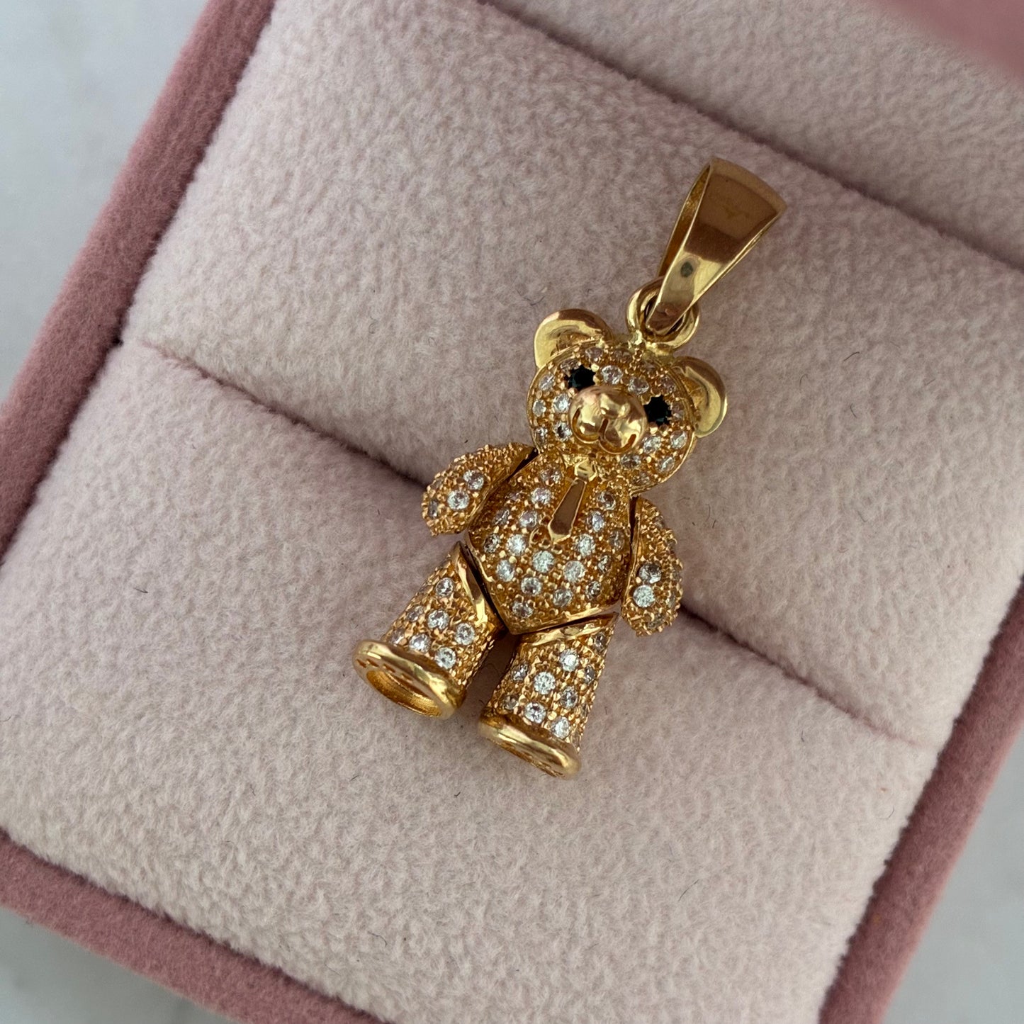 DIJE OSO ARTICULADO CON CORBATIN PIEDRAS BLANCAS - OJOS NEGROS 3CM ORO AMARILLO COL 18K - 4,65GR (NA)