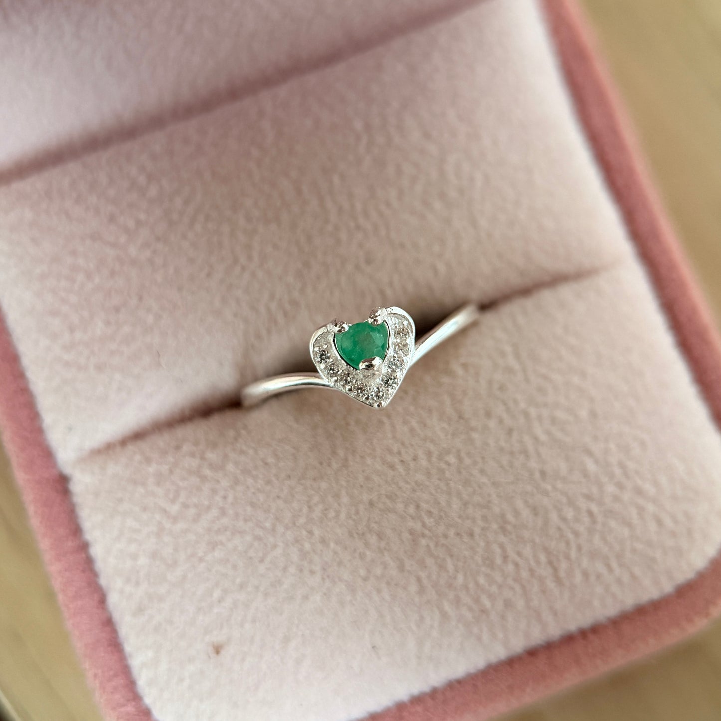 ANILLO CORAZON ARIEL PLATA 925 + ESMERALDA NATURAL TALLA 4.5
