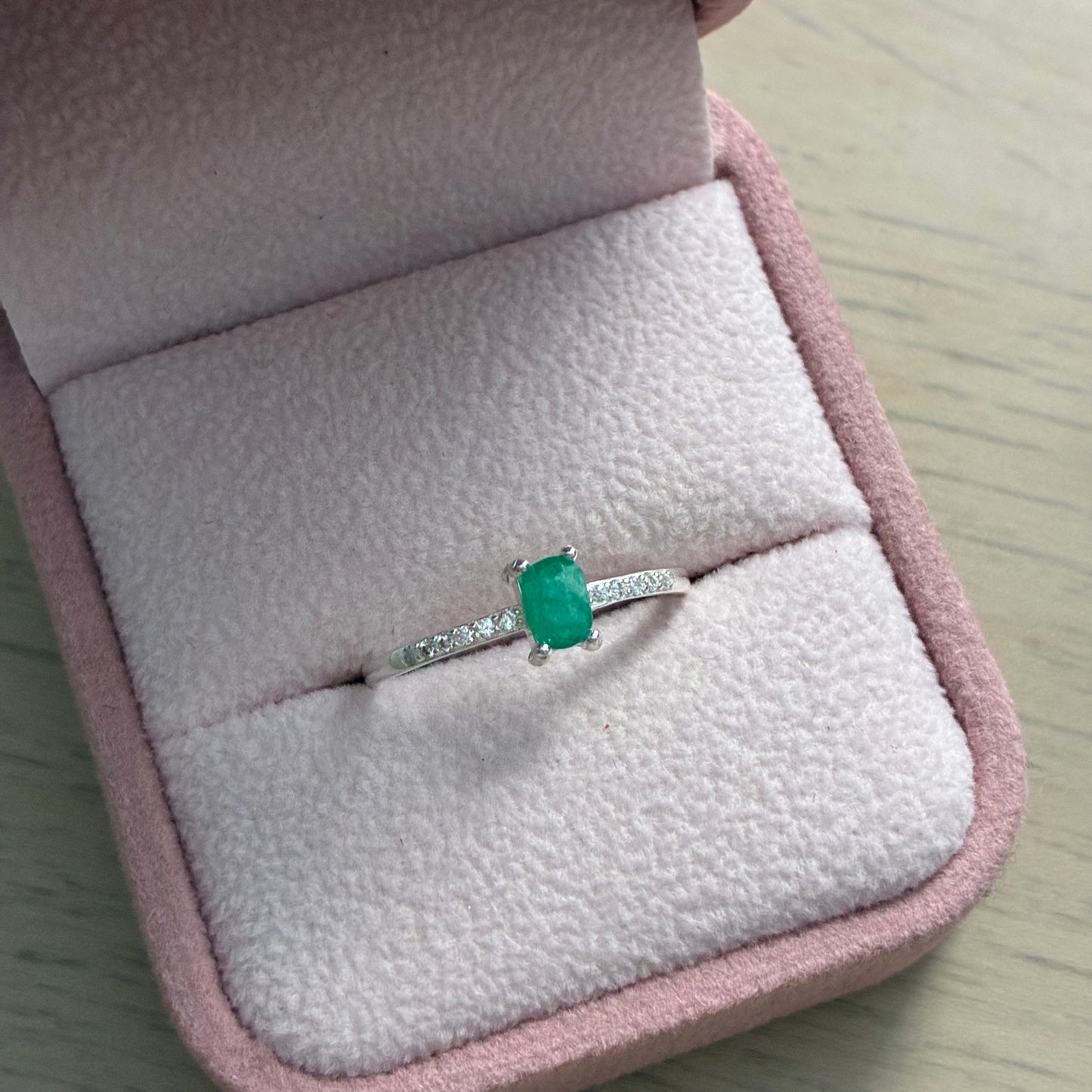 ANILLO CUADRADO PLATA 925 + ESMERALDA NATURAL OVALADA TALLA 8