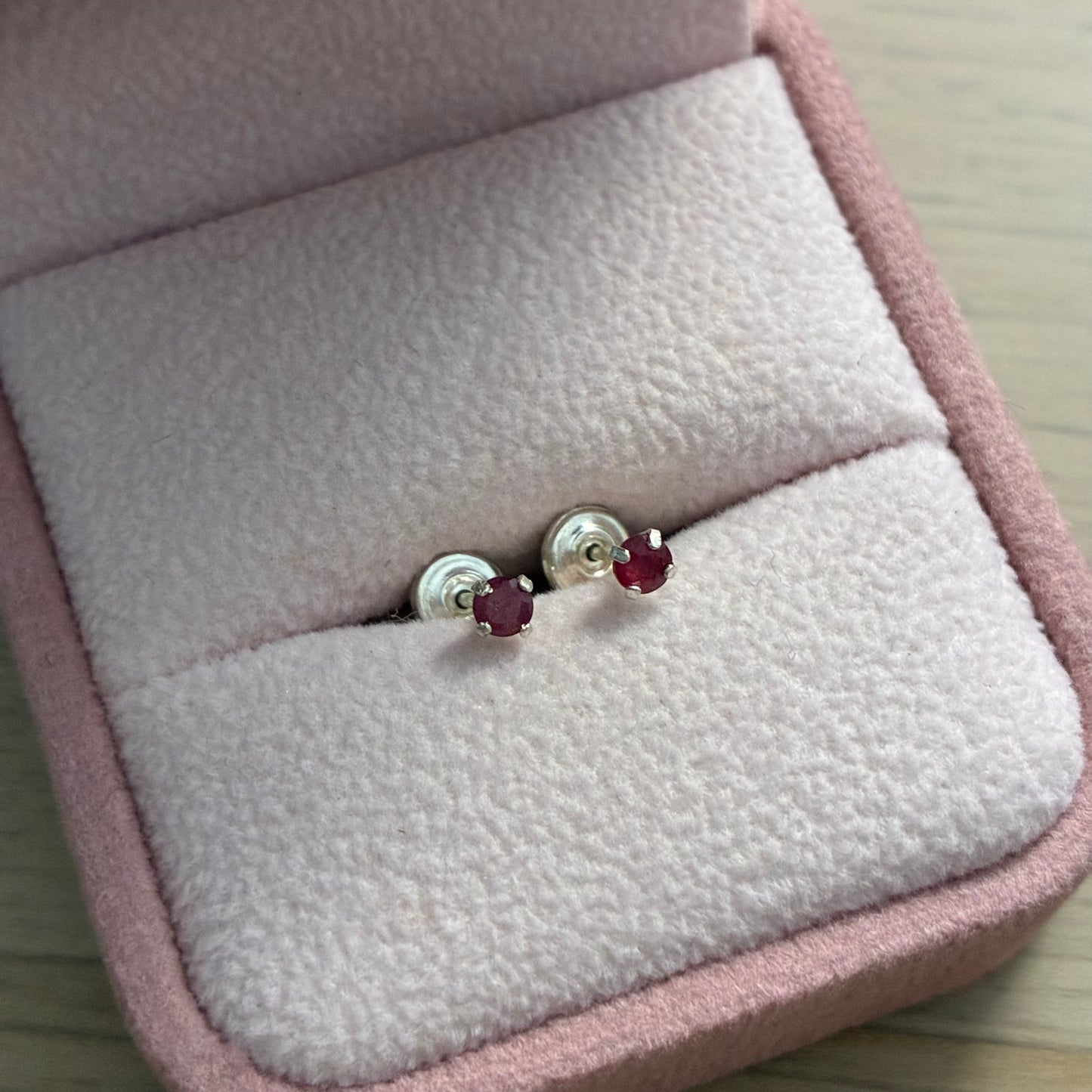 TOPOS PLATA 925 + RUBIES NATURALES 3MM