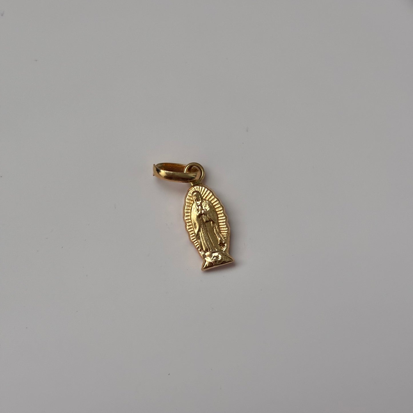 DIJE VIRGEN DE GUADALUPE SILUETA 1.1CM ORO AMARILLO 18K - 0,35GR
