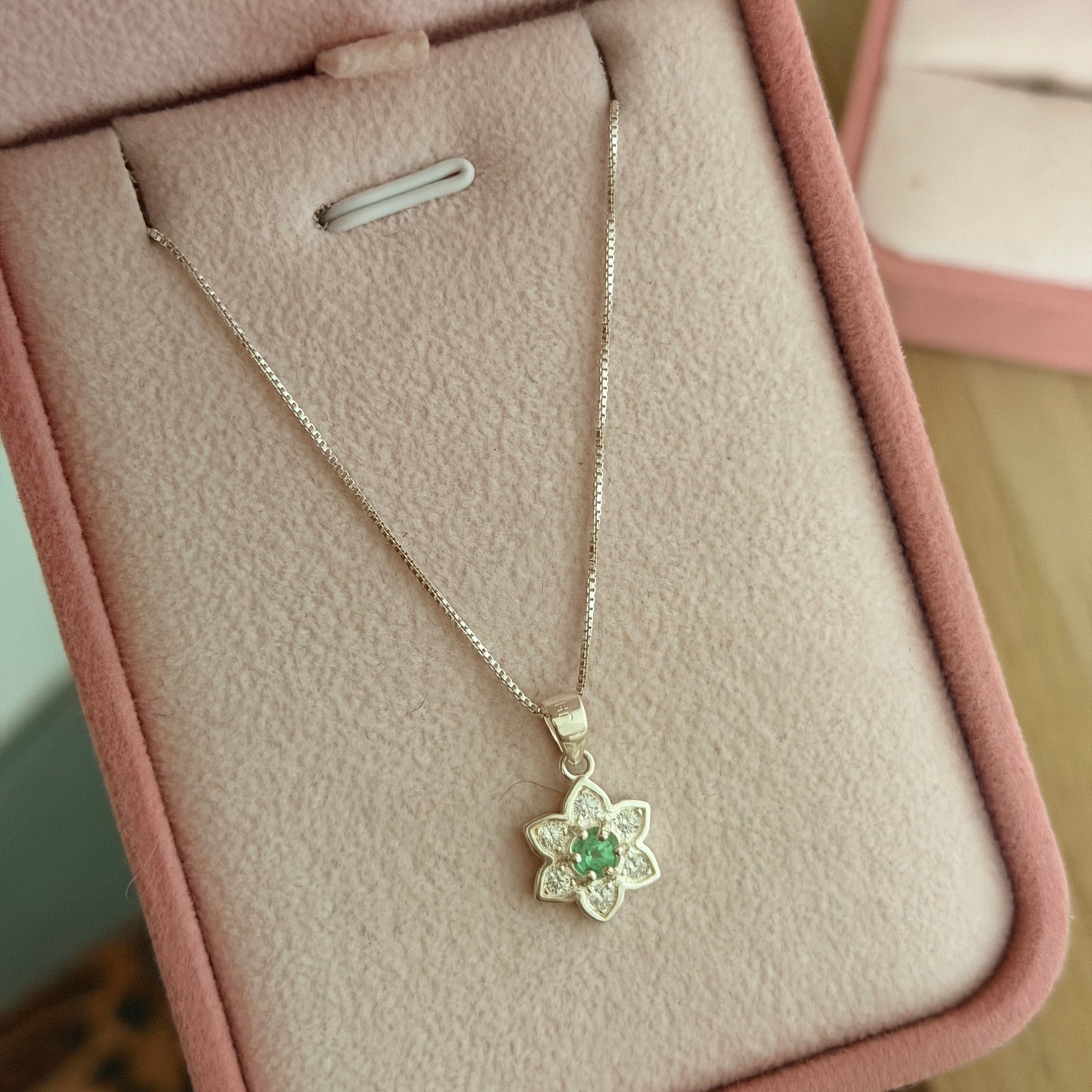 CADENA HILO DE PLATA 925 + DIJE FLOR PIEDRAS BLANCAS ESMERALDA NATURAL AQUA